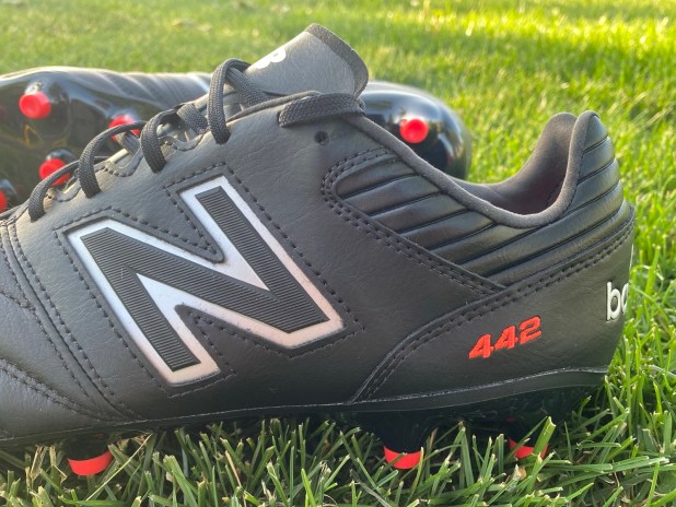 New Balance 442 FG Heel Design