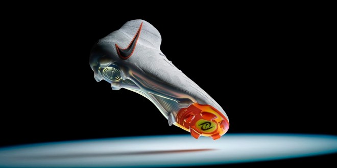 Nike Phantom Luna Soccer Cleats